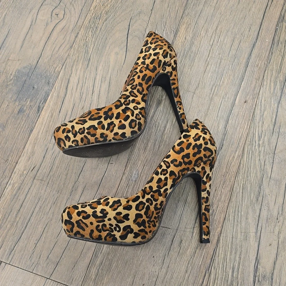Charles Robert‎ Leopard Platform High Heels | Size 9​